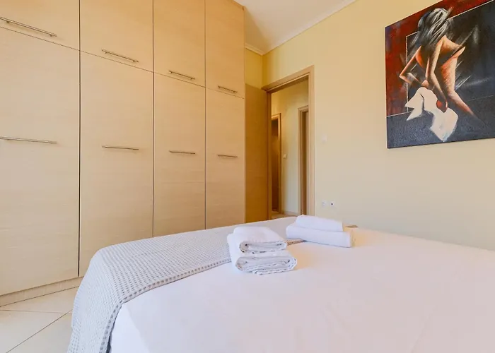 Hazel Suburb Tessalónica