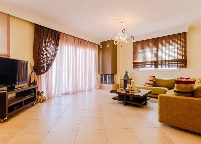 Hazel Suburb Selanik