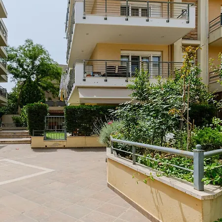 Hazel Suburb Saloniki